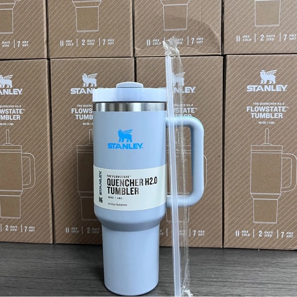 Stanley 40oz Quencher H2.0 FlowState Stainless Steel Vacuum Insulated Tumbler. - Picture 4 of 12